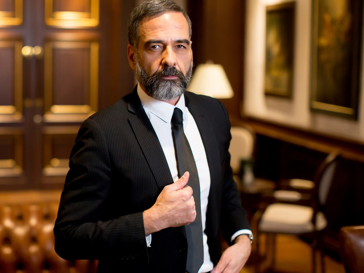 Man with jacket and small knot or Kentish tie